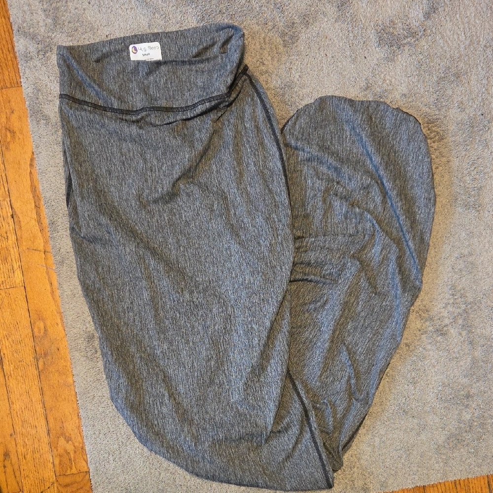 CLOSET CLOSING 7/31 Cozy Gray Hug Sleep Sleep Pod Blanket - Picture 3 of 4